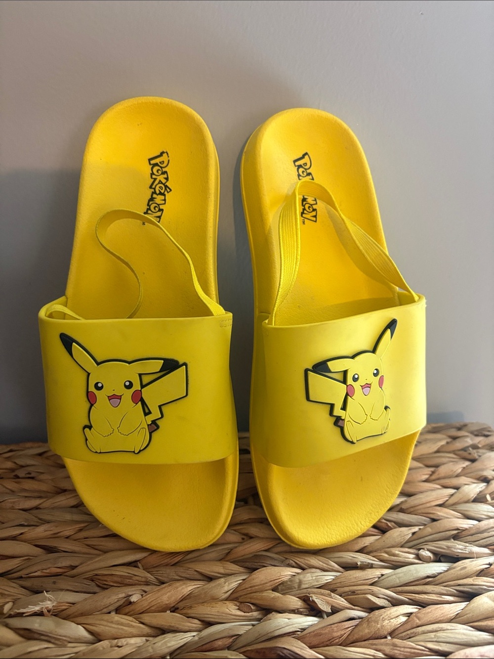 Pikachu Pokémon Kids Yellow Slide Sandals Size 3